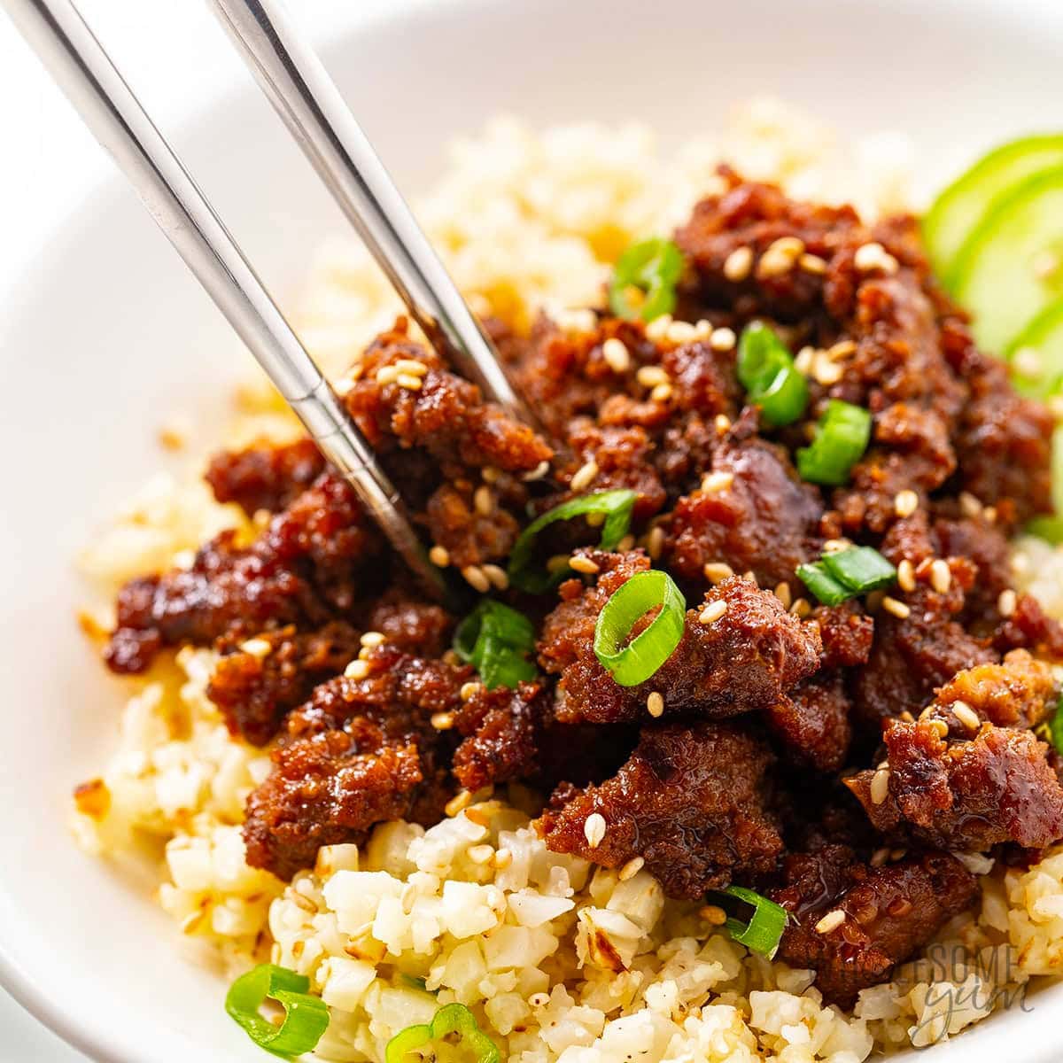 Korean beef bowl with seasoned ground beef, cauliflower rice, and green onions, gestational diabetes dinner idea.